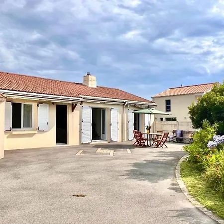 Holiday home Location Maison Saisonniere 4 A 6 Pers Prefailles