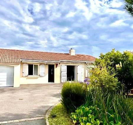 Location Maison Saisonniere 4 A 6 Pers Holiday home Prefailles